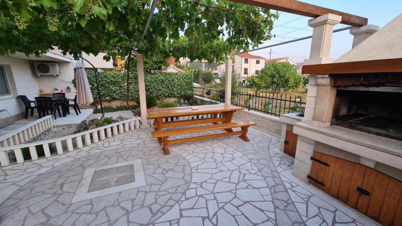 Apartments Pavlinovic Kaštela Eksteriør billede