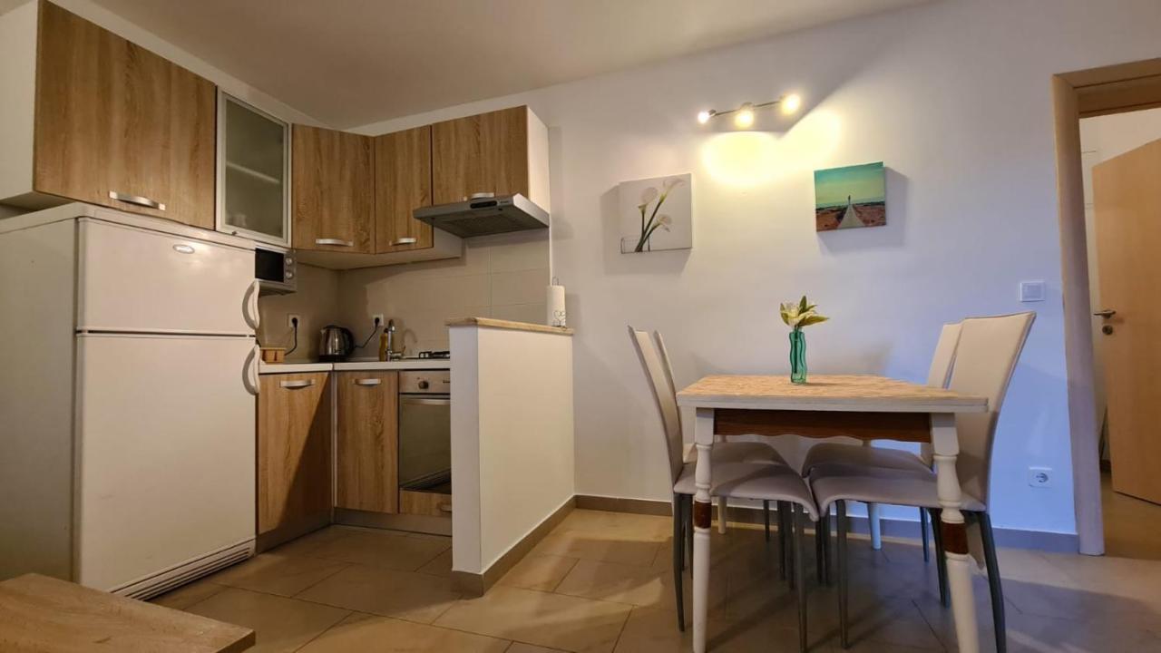 Apartments Pavlinovic Kaštela Eksteriør billede