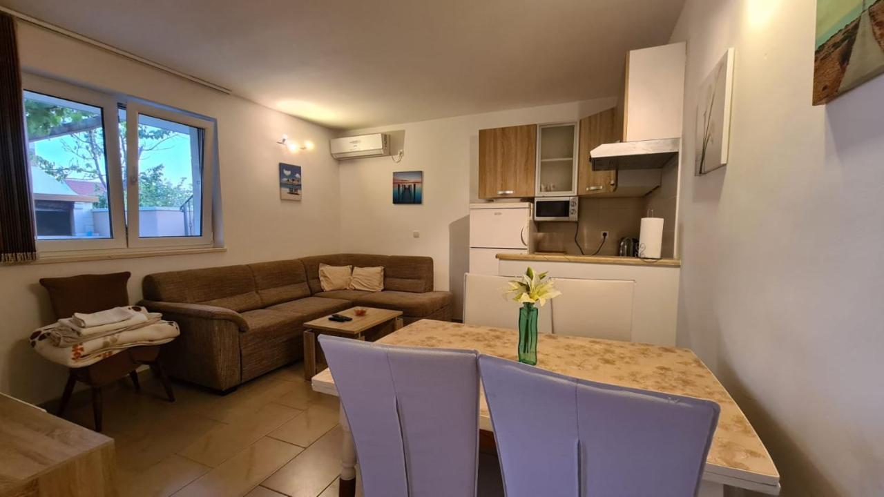 Apartments Pavlinovic Kaštela Eksteriør billede