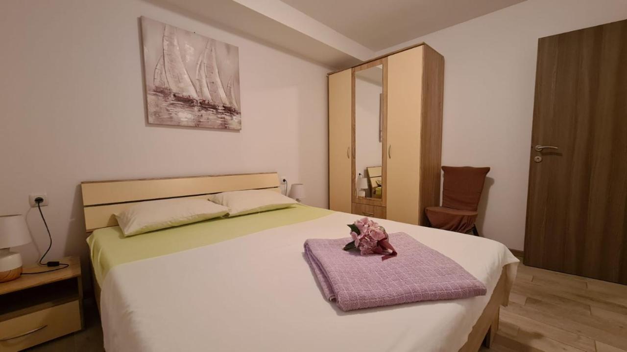 Apartments Pavlinovic Kaštela Eksteriør billede