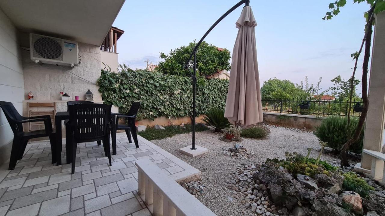 Apartments Pavlinovic Kaštela Eksteriør billede
