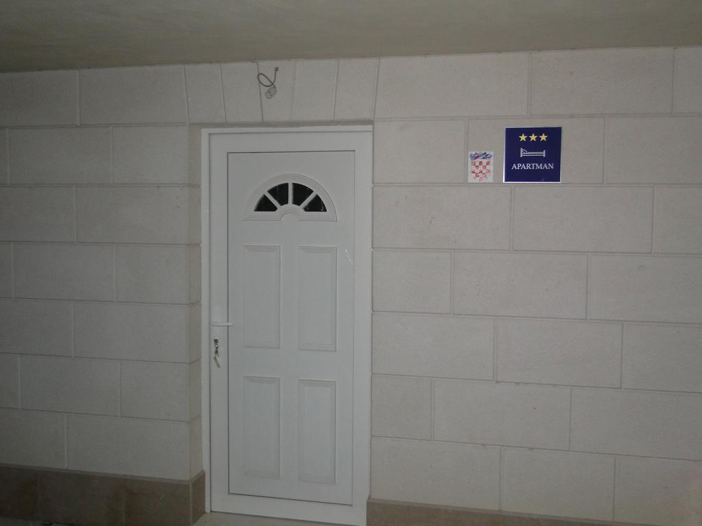 Apartments Pavlinovic Kaštela Eksteriør billede